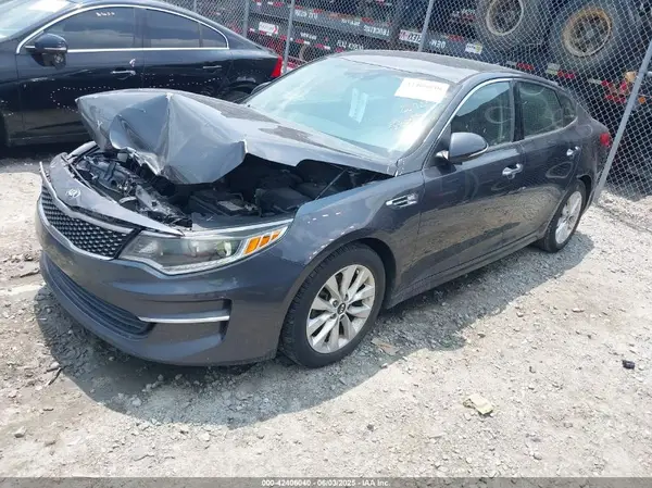 5XXGU4L36JG227225 2018 KIA OPTIMA - Image 2