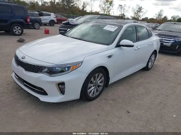 5XXGU4L36JG228570 2018 KIA OPTIMA - Image 2