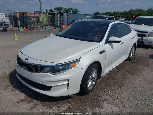 5XXGU4L36JG238113 2018 KIA OPTIMA - Image 2