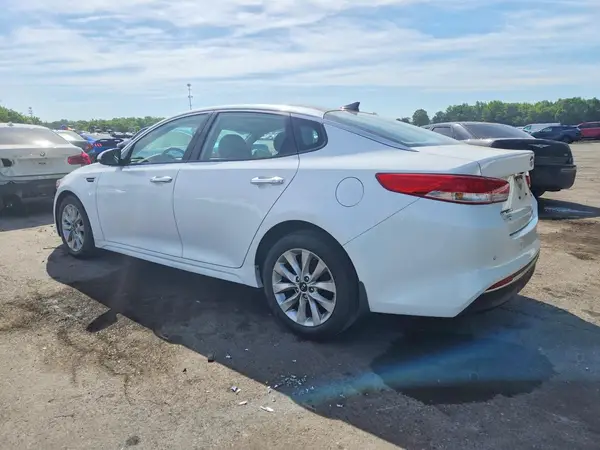 5XXGU4L36JG240198 2018 KIA OPTIMA - Image 2