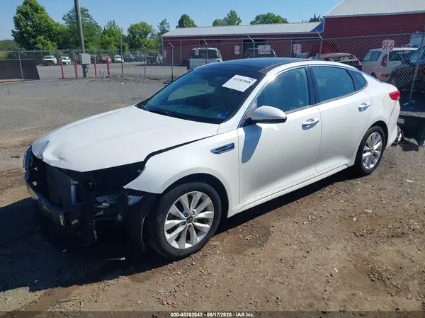 5XXGU4L36JG240220 2018 KIA OPTIMA - Image 2