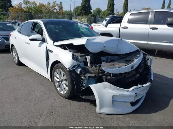 5XXGU4L36JG240296 2018 KIA OPTIMA - Image 1