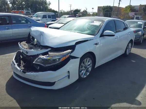 5XXGU4L36JG240296 2018 KIA OPTIMA - Image 2