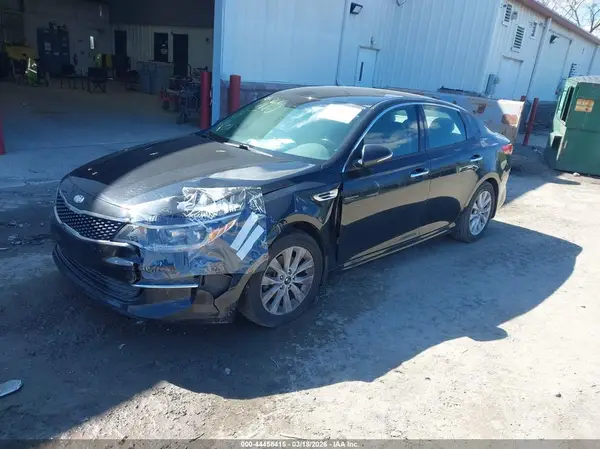 5XXGU4L36JG240976 2018 KIA OPTIMA - Image 2