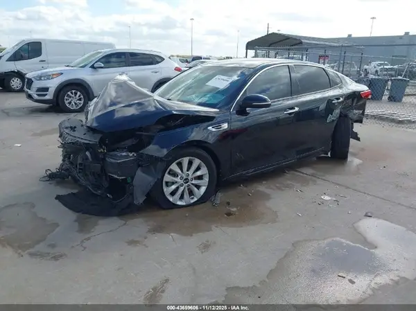 5XXGU4L36JG244686 2018 KIA OPTIMA - Image 2