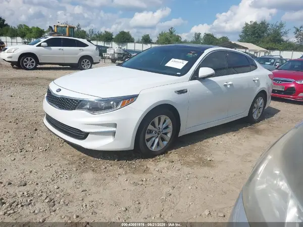 5XXGU4L36JG245028 2018 KIA OPTIMA - Image 2