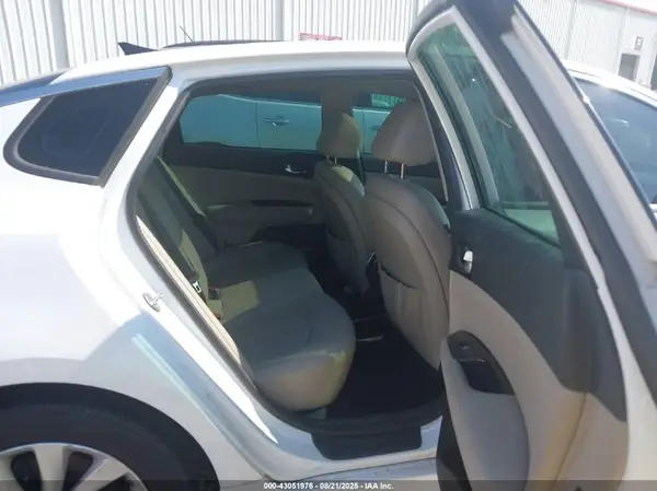 5XXGU4L36JG245028 2018 KIA OPTIMA - Image 8