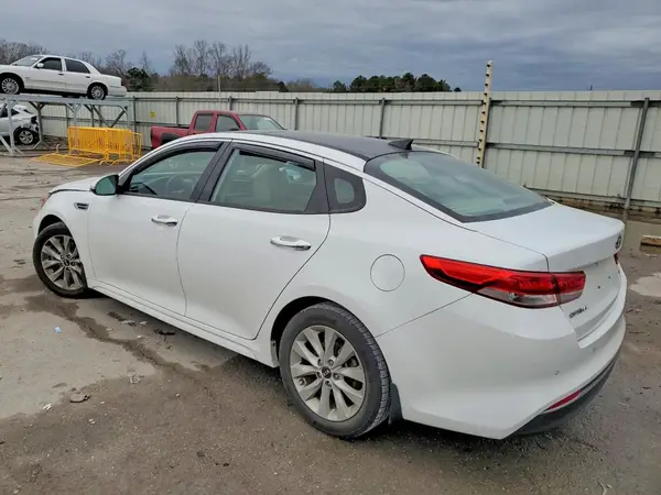 5XXGU4L36JG247734 2018 KIA OPTIMA - Image 2