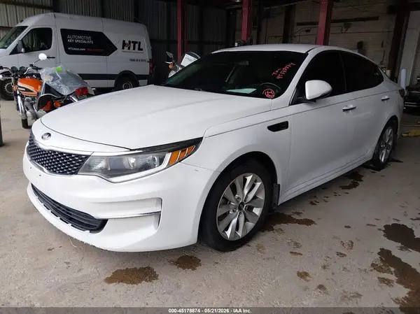 5XXGU4L36JG250102 2018 KIA OPTIMA - Image 2