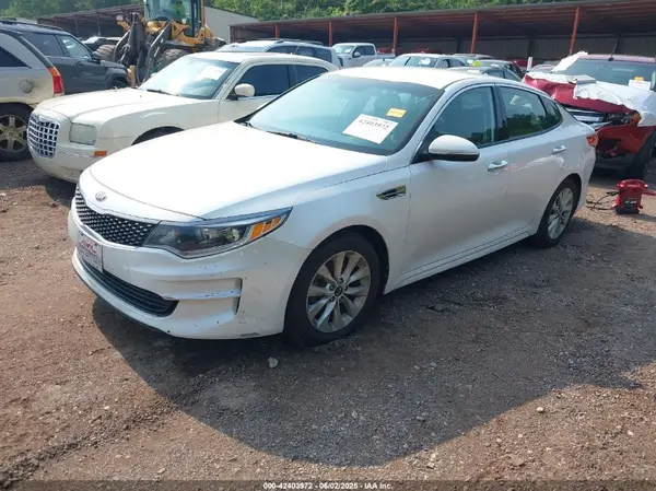 5XXGU4L36JG257289 2018 KIA OPTIMA - Image 2