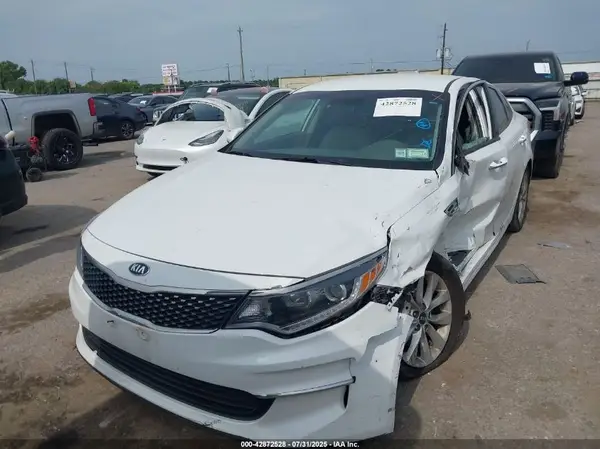 5XXGU4L36JG259740 2018 KIA OPTIMA - Image 2