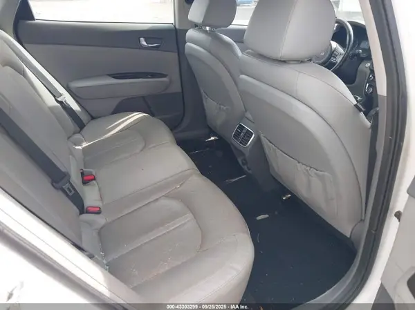 5XXGU4L37GG053805 2016 KIA OPTIMA - Image 8