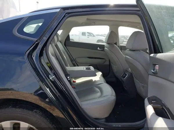 5XXGU4L37HG167529 2017 KIA OPTIMA - Image 8