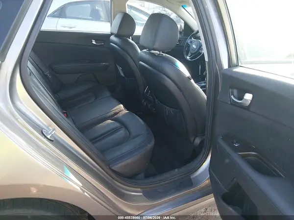 5XXGU4L37JG193554 2018 KIA OPTIMA - Image 8