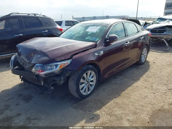 5XXGU4L37JG197121 2018 KIA OPTIMA - Image 2
