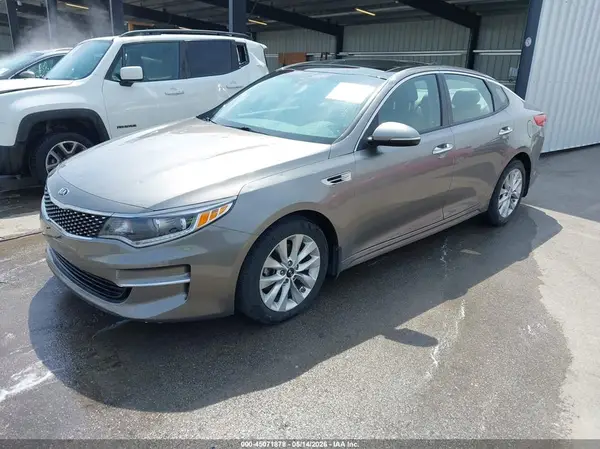 5XXGU4L37JG206254 2018 KIA OPTIMA - Image 2