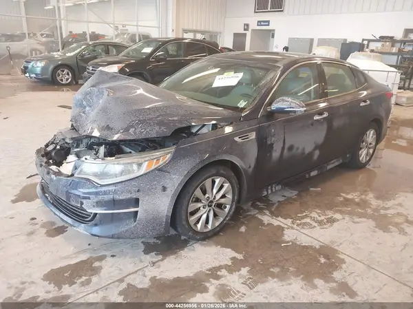 5XXGU4L37JG207940 2018 KIA OPTIMA - Image 2
