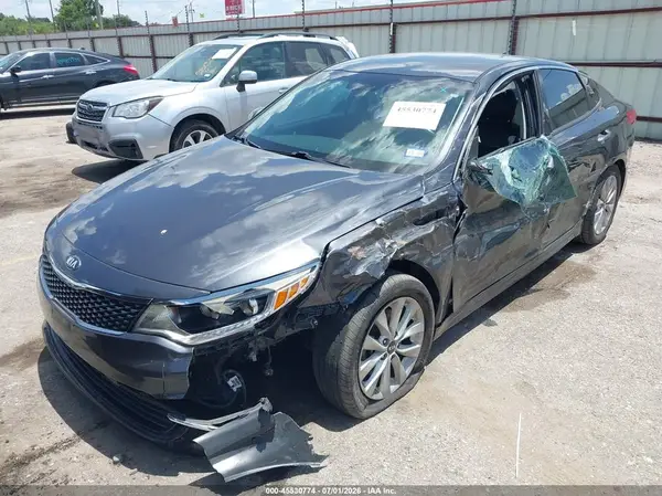 5XXGU4L37JG211048 2018 KIA OPTIMA - Image 2