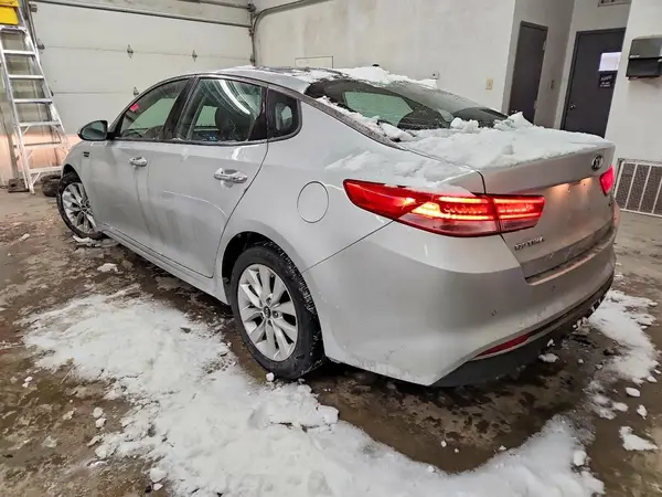 5XXGU4L37JG215939 2018 KIA OPTIMA - Image 2
