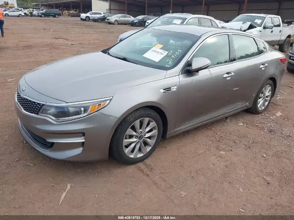 5XXGU4L37JG219103 2018 KIA OPTIMA - Image 2