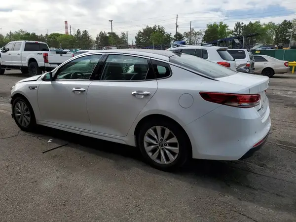 5XXGU4L37JG220526 2018 KIA OPTIMA - Image 2