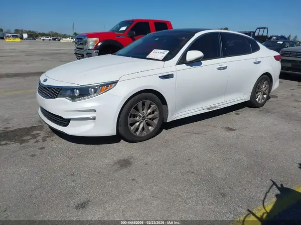 5XXGU4L37JG220929 2018 KIA OPTIMA - Image 2