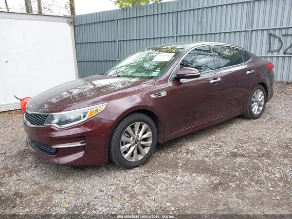 5XXGU4L37JG221367 2018 KIA OPTIMA - Image 2