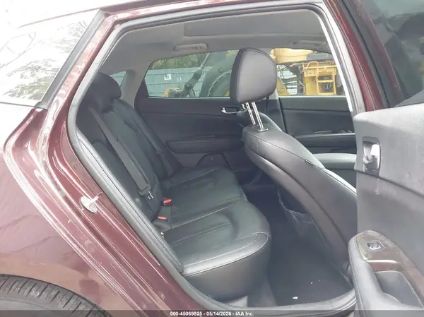 5XXGU4L37JG221367 2018 KIA OPTIMA - Image 8