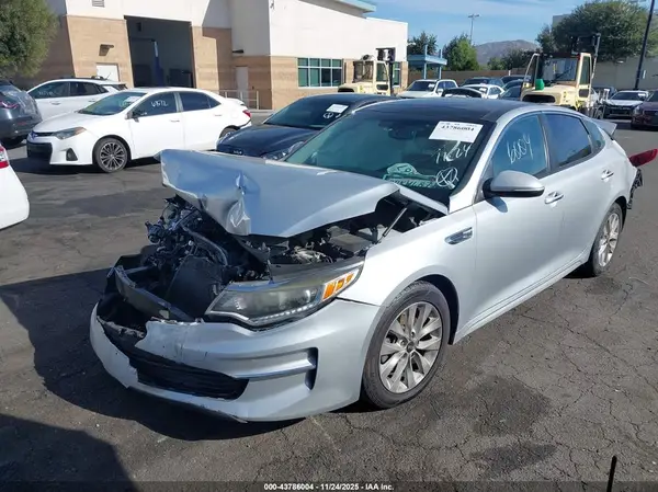 5XXGU4L37JG224530 2018 KIA OPTIMA - Image 2