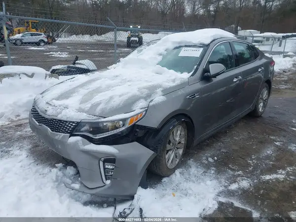 5XXGU4L37JG224589 2018 KIA OPTIMA - Image 2