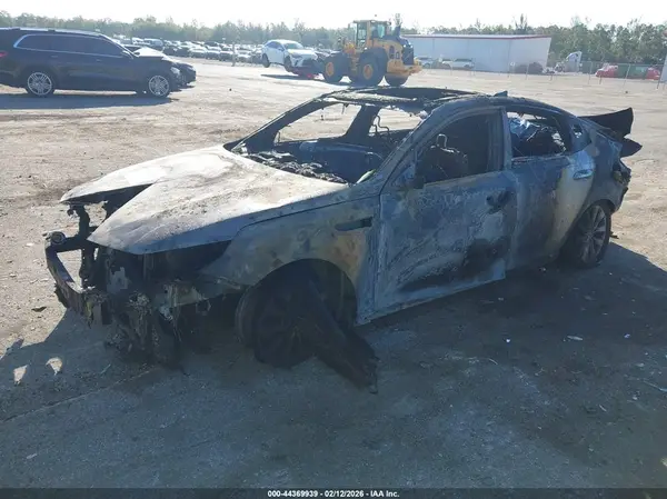 5XXGU4L37JG228285 2018 KIA OPTIMA - Image 2