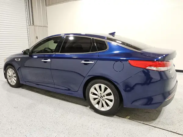 5XXGU4L37JG230358 2018 KIA OPTIMA - Image 2