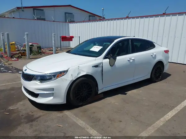 5XXGU4L37JG245054 2018 KIA OPTIMA - Image 2