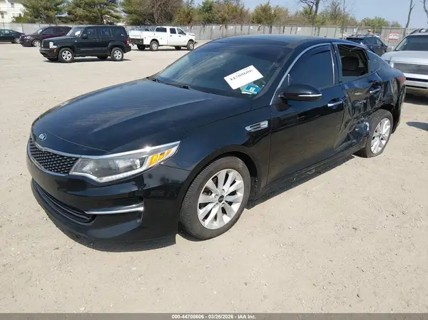 5XXGU4L37JG248200 2018 KIA OPTIMA - Image 2