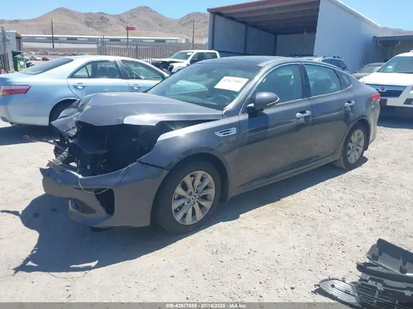 5XXGU4L37JG257267 2018 KIA OPTIMA - Image 2