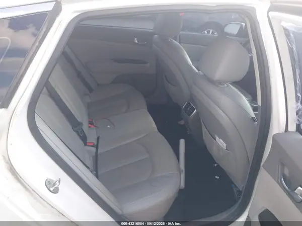 5XXGU4L38GG011529 2016 KIA OPTIMA - Image 8