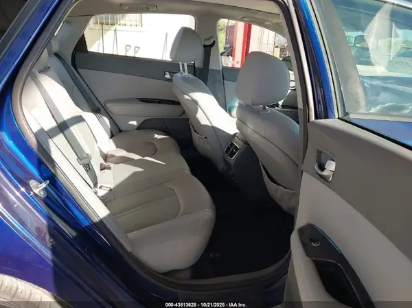 5XXGU4L38GG012387 2016 KIA OPTIMA - Image 8