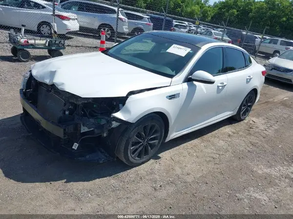 5XXGU4L38GG032414 2016 KIA OPTIMA - Image 2