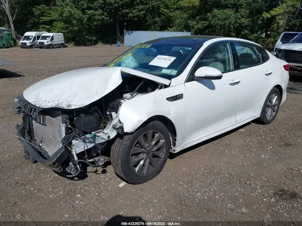 5XXGU4L38GG087851 2016 KIA OPTIMA - Image 2