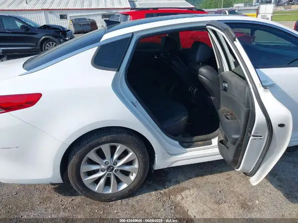 5XXGU4L38GG091950 2016 KIA OPTIMA - Image 8