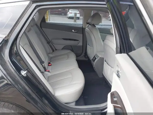 5XXGU4L38HG132675 2017 KIA OPTIMA - Image 8