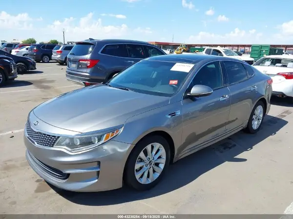 5XXGU4L38HG134099 2017 KIA OPTIMA - Image 2