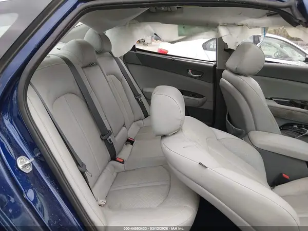 5XXGU4L38HG162677 2017 KIA OPTIMA - Image 8