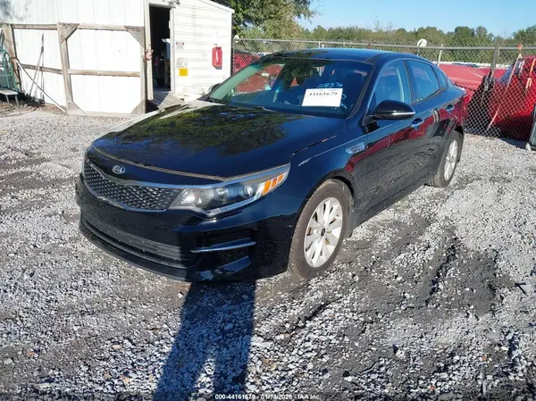 5XXGU4L38JG180652 2018 KIA OPTIMA - Image 2