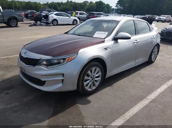 5XXGU4L38JG185656 2018 KIA OPTIMA - Image 2