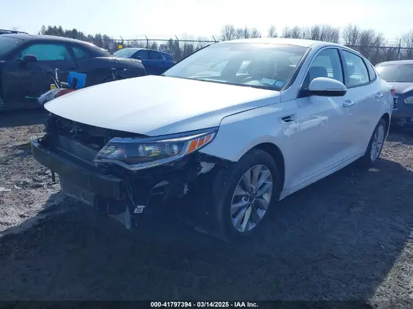 5XXGU4L38JG187956 2018 KIA OPTIMA - Image 2