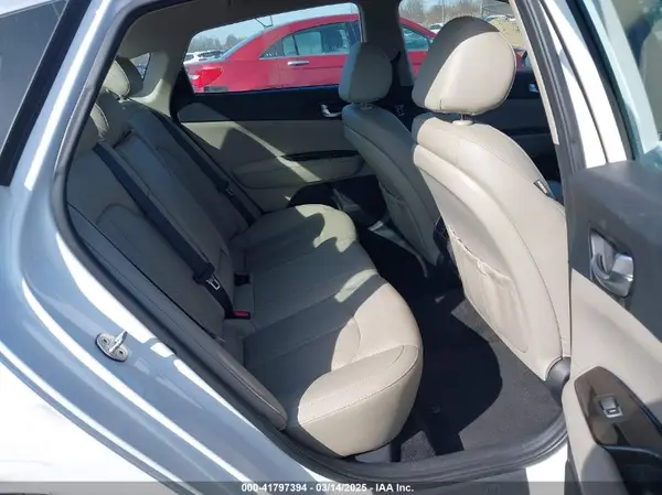 5XXGU4L38JG187956 2018 KIA OPTIMA - Image 8