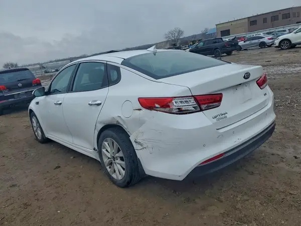 5XXGU4L38JG196916 2018 KIA OPTIMA - Image 2