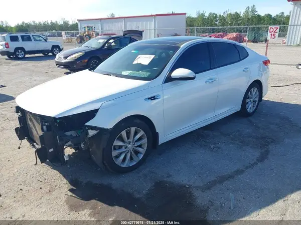 5XXGU4L38JG198925 2018 KIA OPTIMA - Image 2