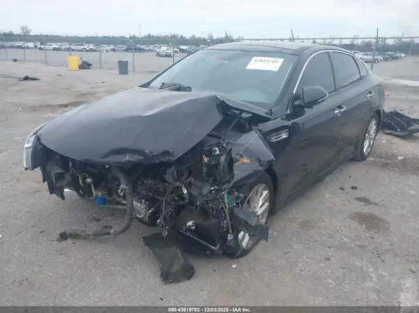 5XXGU4L38JG200043 2018 KIA OPTIMA - Image 2